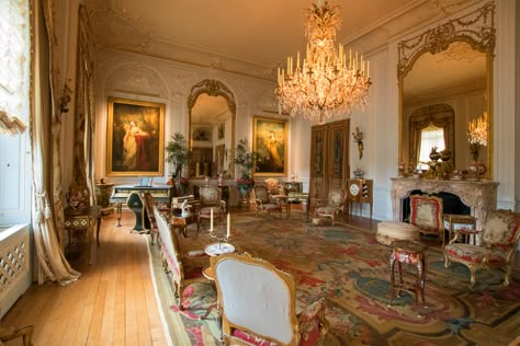 English Manor Interior, Potter Manor, English Manor Houses Interior, English Drawing Room, Manor House Interior, Manor Interior, Waddesdon Manor, English Houses, Dining Room Blue