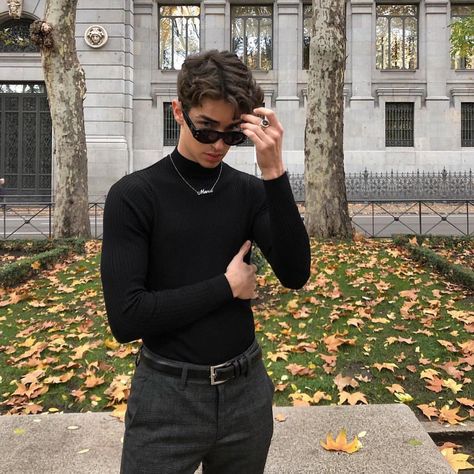 Fashion on Instagram: “Big autumn mood in Madrid with super bae @manurios 🍂 #greyskrt” Black Old Money, Vintage Summer Outfits, Old Money Outfit, Money Outfit, Monochrome Outfit, Mens Trendy Outfits, Mens Outfit Inspiration, Tumblr Outfits, Foto Poses