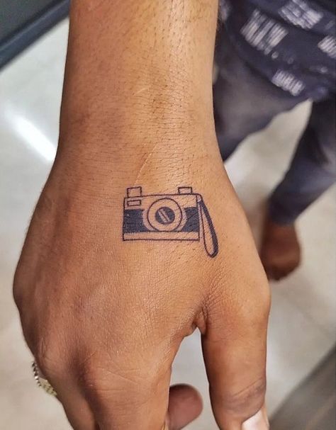 Camera Tattoo Camera Flash Tattoo, Digital Camera Tattoo, Tattoo Ideas Camera, Simple Camera Tattoo, Polaroid Camera Tattoo, Camera Tattoo Ideas, Vintage Camera Tattoos, Polaroid Tattoo, Tattoo Artist Quotes