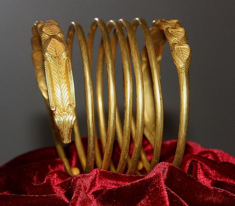 Dacian Gold Bracelet, 1st Century BC, from Sarmizegetusa, Romania Ancient Jewels, Ancient Jewellery, Twisted Bracelet, Medieval Jewelry, Snake Jewelry, 1st Century, Ancient Jewelry, Ancient Artifacts, Traditional Jewelry