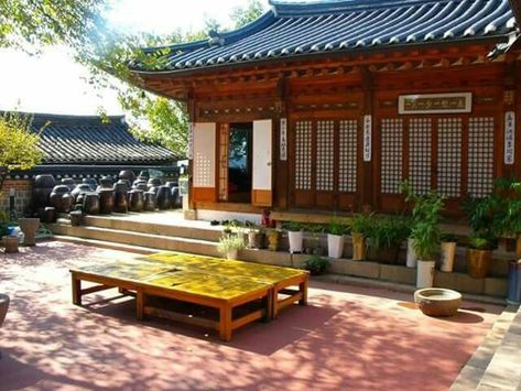 Korean Outdoor Table, Hanok Cafe, Korean Table, Backyard Stone, Korean Garden, Dream House Layout, Backyard On A Budget, Platform Deck, Outdoor Platform