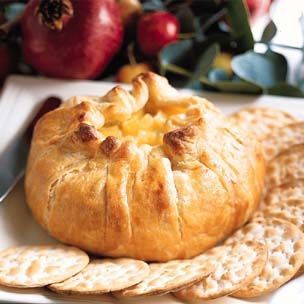 Baked Brie en Croûte with Apple Compote Baked Brie En Croute, Apple Compote Recipe, Brie En Croute, Apple Compote, Winter Cakes, Compote Recipe, Baked Pears, Pear Recipes, Brie Cheese