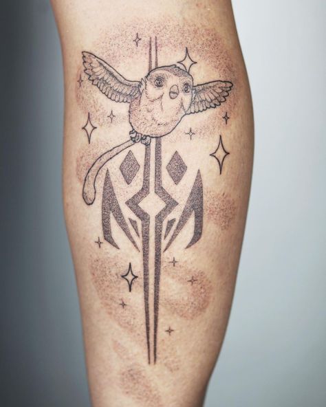 Morai the convor and a symbol made from Ashoka’s Fulcrum and Rex’s Jaig Eyes in dotwork on the back of the calf! ——————————— Craig Rooney… | Instagram Star Wars Rex Tattoo, Ashoka Tattoo, Glitter Tattoo, Lady V, Disney Tattoos, Inspirational Tattoos, Sleeve Tattoos, Glitter, Stars