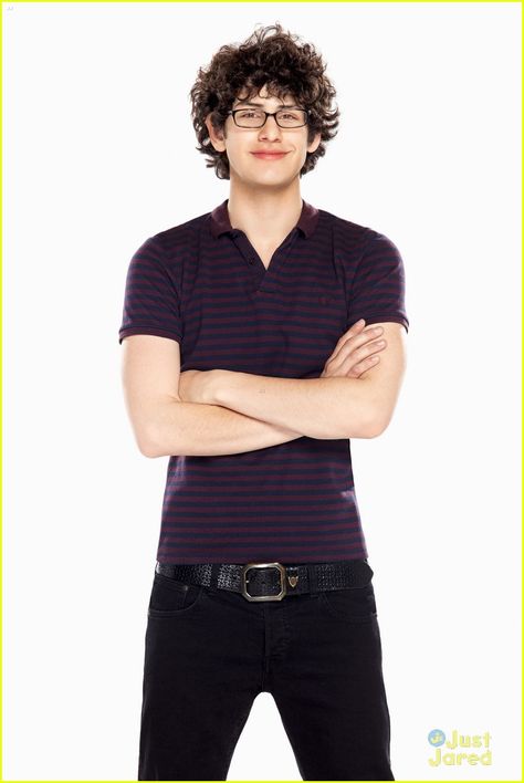 Matt Bennett, Victorious Season 3 press photos Rex From Victorious, Robby Victorious, Victorious Characters, Matt Bennett Victorious, Robbie Shapiro Victorious, Matthew Bennett, Robbie Victorious, Robbie And Cat Victorious, Robbie Shapiro