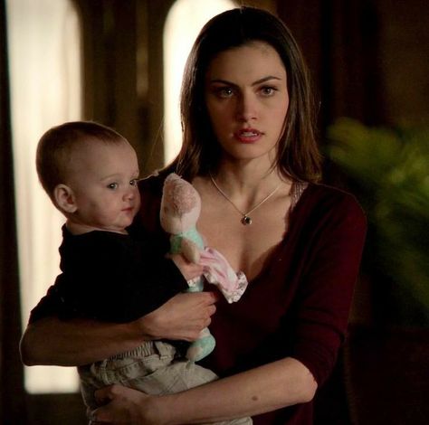 Hailey Marshall, Phoebe Tonkin Gif, Teen Wolf Derek Hale, Hayley The Originals, Hayley And Klaus, Diary Movie, Beverly Hills Chihuahua, Hayley Marshall, The Originals Tv