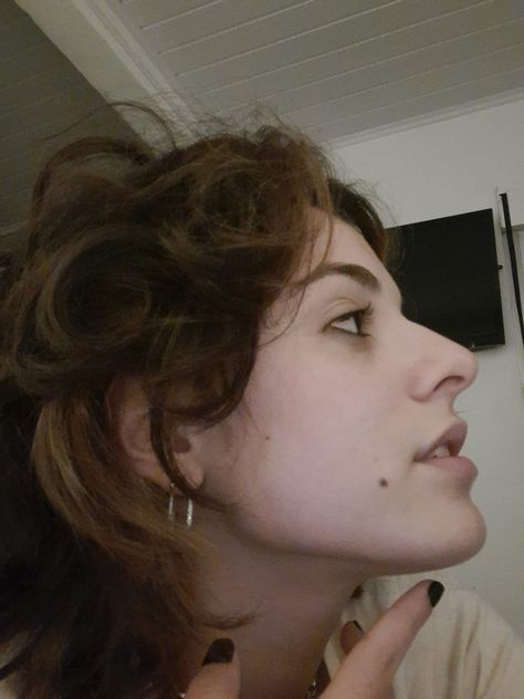 Crooked Nose Side Profile, Greek Nose Aesthetic, Droopy Nose Aesthetic, Crooked Nose Model, Roman Nose Side Profile, Crooked Nose Aesthetic, Crooked Nose Drawing, Ugly Noses Women, Flat Nose Side Profile