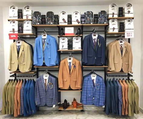 Men’s Boutique Ideas, Men's Clothing Store Design, Denim Display, Mannequin Ideas, Beauty Salon Posters, Store Shelves Design, Room Plants, Clothing Store Displays, Clothing Store Interior