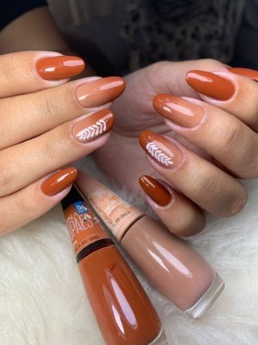 20 Stunning Fall Burnt Orange Nail Designs for 2024: Autumn, Marble, Leaf, and More Ideas Burnt Orange Nail Ideas, Nails Burnt Orange, Terracotta Nails, Simple Fall Nail Designs, Simple Fall Nail, Neutral Nail Art, Colors For 2024, Cute Nail Colors, Brown Nail Polish