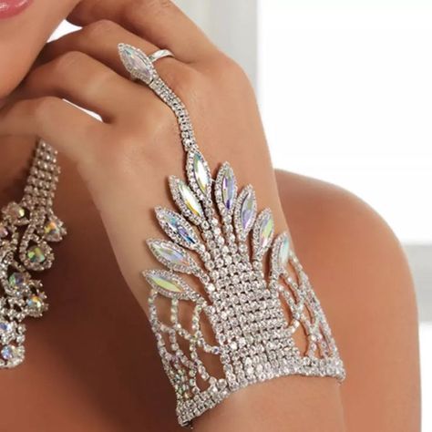 Luxury AB Color Rhinestone Bracelet Finger Chain for Women Trendy Hollow Crystal Bangle Hand Chain Wedding Jewelry Fancy Bracelets, Crystal Wrap, Copper Chain Necklace, Wrap Bangles, Crystal Bangle, Rhinestone Embellishments, Wedding Bridal Jewellery, Rhinestone Wedding, Hand Chain