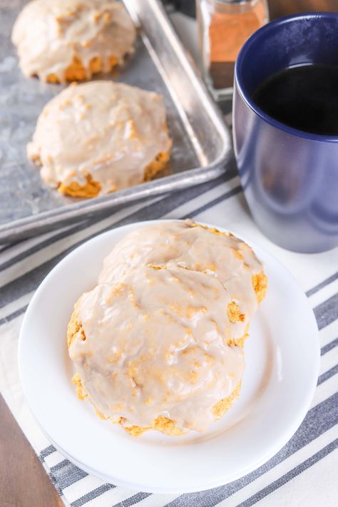 Baked Pumpkin Fritters - A Kitchen Addiction Pumpkin Fritters Recipe, Maple Breakfast, Apple Blondies, Breads Recipes, Pumpkin Fritters, Pumpkin Breakfast, Banana Fritters, Fritters Recipe, Budget Recipes