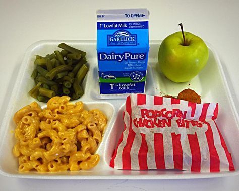 Childcare Facility, Lunch Casserole, Healthy Mac N Cheese, School Meal, Tokyo Spring, Cafeteria Food, School Meals, Dream Jobs, Soul Food Dinner