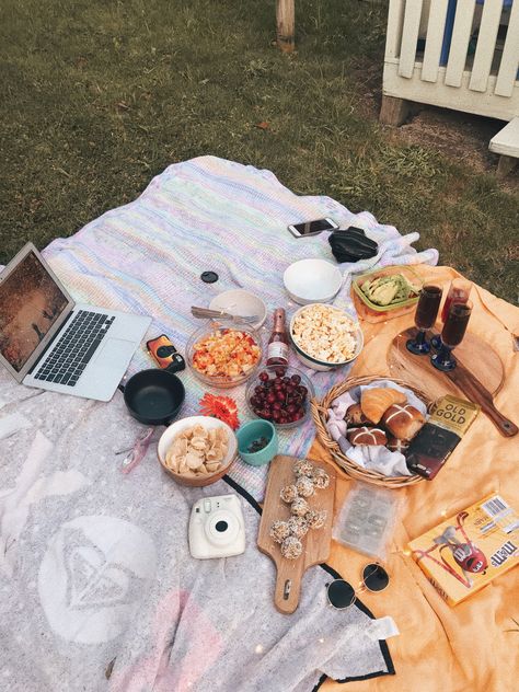 Late night Picnics Picnic Night Date, Picnic Date Ideas Boyfriends Romantic, Late Night Picnic Date, Picnic Date Ideas Boyfriends, Late Night Picnic, Beach Picnic Ideas, Picnic Date Ideas, Night Picnic, Dream Date