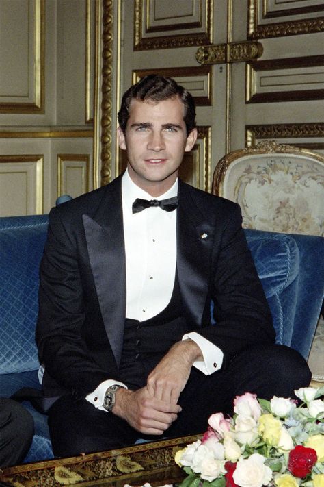 Annie Leibovitz Portraits, King Of Spain, King Felipe Of Spain, Spanish King, Royal Family Portrait, F Men, Royal Family Pictures, Spanish Royalty, Miguel Bose