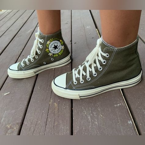 Embroider Olive green converse Green Converse With Flowers, Brown Converse Outfit, Sage Green Converse, Olive Green Converse, Embroider Flower, Brown Converse, Converse Logo, Converse Outfit, Logo Wear