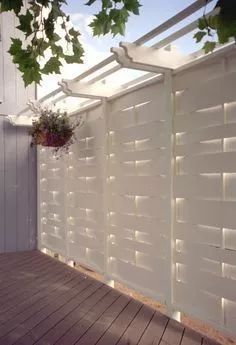 30 Clever (and Pretty) Outdoor Privacy Screens Privacy Landscaping Backyard, Backyard Privacy Screen, Diy Patio Ideas, Diy Privacy Fence, Diy Privacy Screen, Patio Privacy Screen, Deck Privacy, Patio Privacy, Privacy Fence Designs