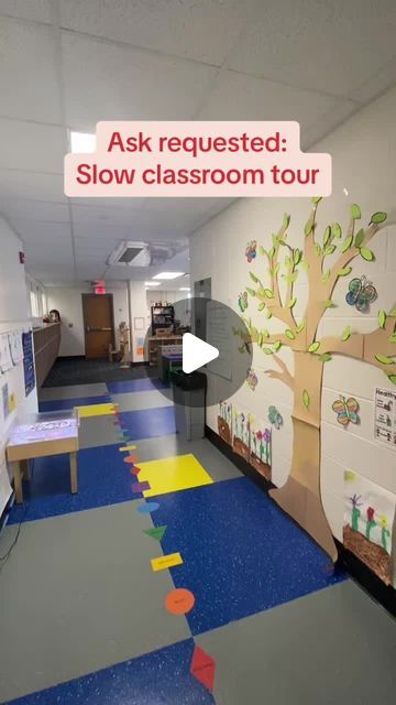 Preschool Vibes | Join me for a detailed classroom tour, showing how we enrich learning through our unique setup! 🍂📚 Starting with our seasonal classroom... | Instagram Preschool Classroom Tour, Preschool Setup Classroom, Season Theme Board Ideas, Eyfs Classroom Setup, Preschool Room Set Up Ideas, Preschool Set Up Ideas, Choice Boards Preschool, Preschool Toys Classroom, Daycare Decorating Ideas Classroom Setup