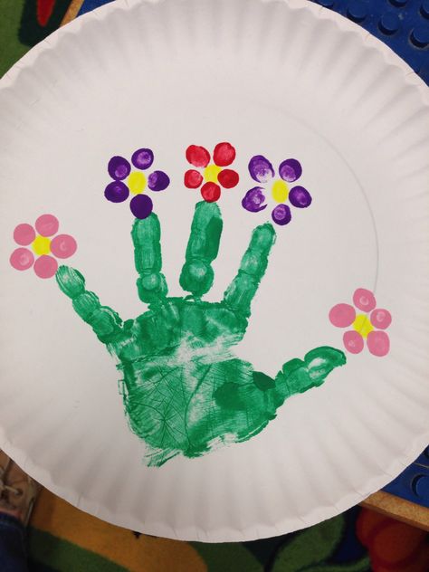 Handprint flowers--perfect craft for the first day of spring! First Day Of Spring Toddler Craft, First Day Of School Crafts For Infants, Flower Crafts For Infants, First Day Of Spring Activities For Toddlers, First Day Of Spring Crafts Preschool, First Day Of Spring Crafts For Kids, First Day Of Spring Craft, First Day Of Spring Activities Preschool, First Day Of Spring Crafts