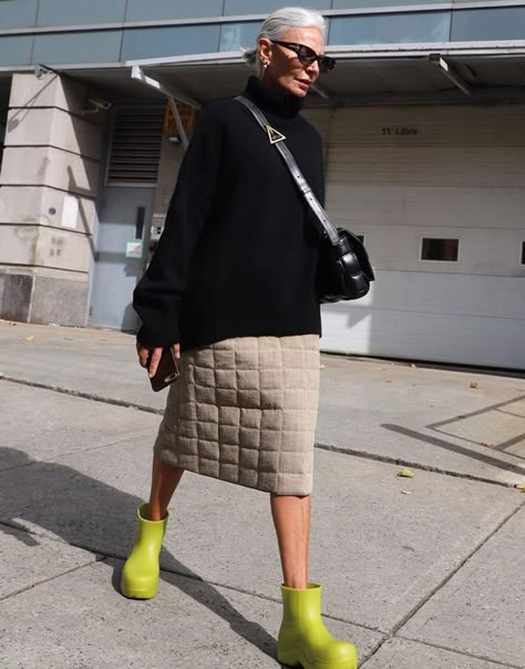 Bottega Veneta Puddle Boots, Puddle Boots, Grece Ghanem, Rain Boot Outfit, Milan Street Style, Ankle Rain Boots, Gardening Outfit, Advanced Style, Fashion Trends Winter