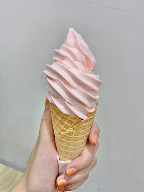 #pinkicecream #strawberry #yoghurt #yummy ice cream Strawberry Yoghurt, Yummy Ice Cream, Ice Cream, Cream, Pink