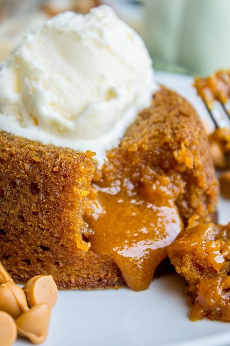 Pumpkin Butterscotch Molten Lava Cakes Pumpkin Butterscotch, Weight Watcher Desserts, The Food Charlatan, Lava Cake Recipes, Molten Lava Cakes, Pumpkin Desserts, Food Charlatan, Molten Lava, Low Carb Dessert