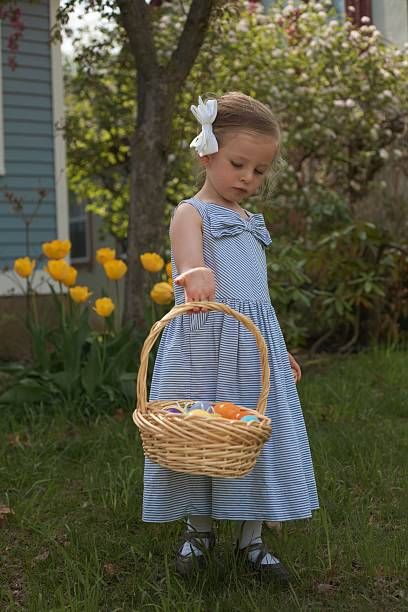 Easter Egg Hunt Aesthetic, Hunt Aesthetic, Pic Nic, Hoppy Easter, Easter Egg Hunt, Egg Hunt, Jelly Beans, Easter Egg, Decorative Wicker Basket