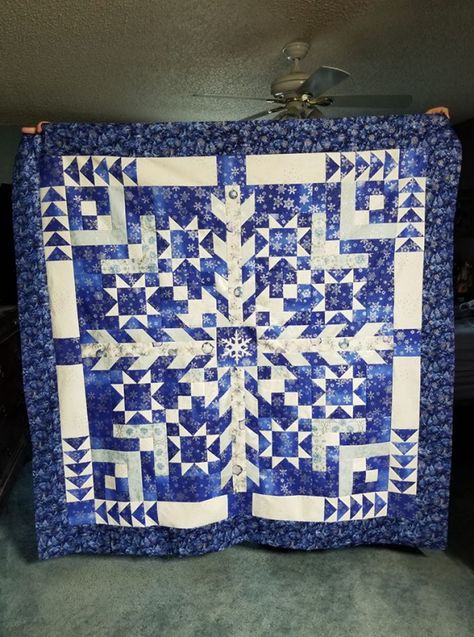 Debbie Lombardi Snowflake Quilt, Christmas Quilt Blocks, Two Color Quilts, Quilt Square Patterns, Jelly Rolls, Mystery Quilt, Holiday Quilts, Jellyroll Quilts, Patchwork Quilt Patterns