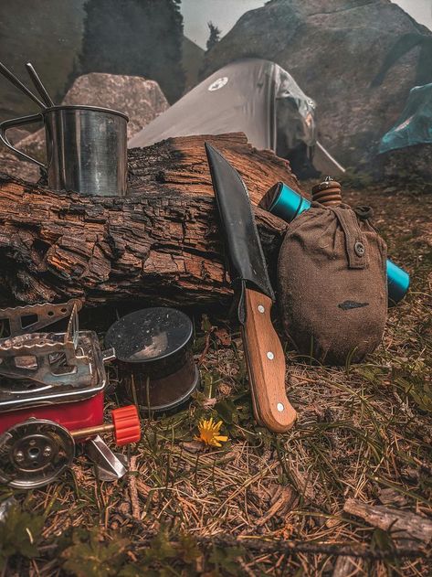 Credits: Zaiwizi camping / camping aesthetic / nature / forest aesthetic / camping food / glamping outfit / glamping aesthetic / camping meals / camping hacks / camping essentials / car camping / tent camping / nature photography / beautiful images nature Aesthetic Camping, Car Tent Camping, Bushcraft Gear, Best Camping Gear, Camping Aesthetic, Bushcraft Camping, Camping Coffee, Camping Adventure, Camping Checklist