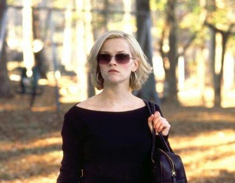 Reese Witherspoon in Sweet Home Alabama. I rushed out and bought myself the same sunglasses (back then !). Sweet Home Alabama Movie, Reese Witherspoon Movies, Reese Witherspoon Hair, Reece Witherspoon, Movie Inspiration, Double Denim Looks, White Floral Skirt, Chick Flicks, Sweet Home Alabama