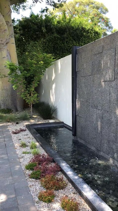 Vertical Water Feature, Tiled Garden Wall Ideas, Walkway Water Feature, Entrance Water Feature Ideas, Wall Fountain Ideas Courtyard Gardens, Small Water Body In House, Stone Water Features In The Garden, Garden Walls Ideas Decorative, Water Body In House Entrance