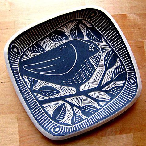 Sgraffito Plate, Ceramics Sgraffito, Sgraffito Pottery, Charlie Parker, Sgraffito Technique, Sculptures Céramiques, Pottery Plate, Keramik Design, Ceramic Techniques