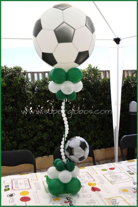 Soccer Centerpieces, Barcelona Party, Soccer Party Decorations, Bar Mitzvah Centerpieces, Soccer Banquet, Soccer Theme Parties, Mitzvah Centerpieces, Football Party Decorations, Football Baby Shower