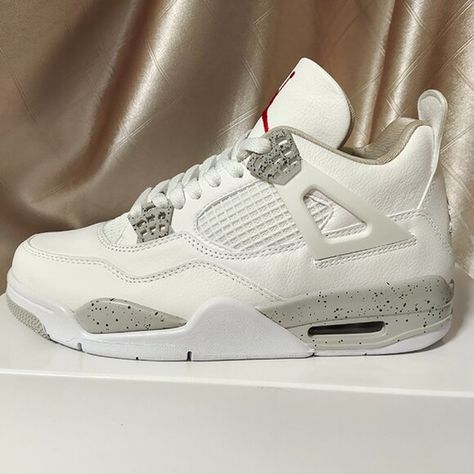 Air Jordan 4 Retro Mid White Oreo Oreo Jordans, Oreo Basketball, Jordans 4s, Pretty Sneakers, Pretty Shoes Sneakers, Jordan Shoes Retro, All Nike Shoes, Shoes Outfit Fashion, Cute Nike Shoes