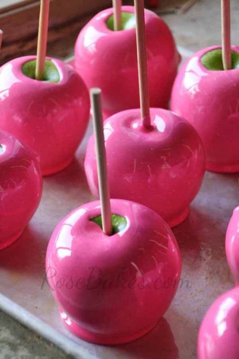 Girls Night Snacks, Pink Candy Apples, Candy Apple Recipe, Pastel Cupcakes, Birthday Party Snacks, Teenager Birthday, Pink Foods, Shower Food, Flamingo Party