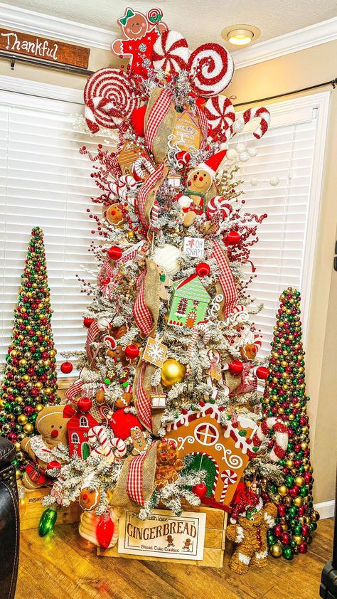 a gingerbread Christmas tree decorated by My Eclectic Treasures Ornament Diy Ideas, Pink Christmas Tree Decorations, Christmas Ornament Diy, Christmas Tree Decorated, Gingerbread Christmas Tree, Texas Christmas, Gingerbread Christmas Decor, Ornament Diy, Christmas Themes Decorations