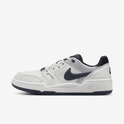 Nike Classic Shoes, College Shoes For Men, Best Nike Shoes Men, Low Top Nike Shoes Men, Mens Nike Shoes Outfit, Shoes That Go With Jeans, Men’s Streat Wear, Men’s Nike Shoes, Boys Shoes Men