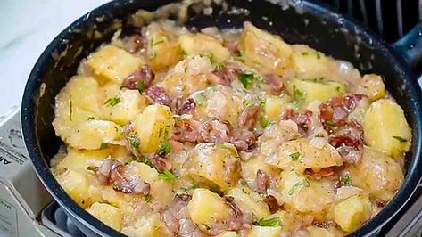 German Hot Potato Salad Recipe Hot Potatoes Salad, Hot Potato Salad Recipe, German Potato Recipes, Hot Potato Salad, Hot German Potato Salad, Cornbread Muffins Recipe, Garlic Mashed Potatoes Recipe, Bacon Chili, Hot Potato