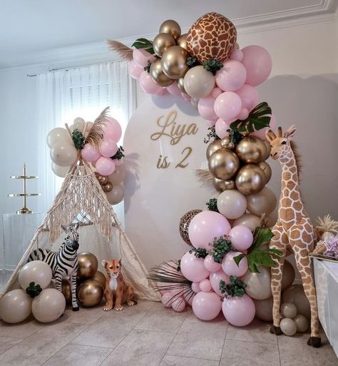 Giraffe Birthday Party Decorations, Girly Safari Birthday Party, Wild Two Birthday Party Ideas, Safari Birthday Party Girl, Giraffe Baby Shower Theme Girl, Boho Safari Baby Shower Ideas, Two Wild Birthday Decorations, Two Wild Birthday Party Girl, Safari Baby Shower Girl