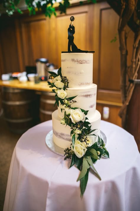 Wedding Cake Basketball, Basketball Wedding Cake, Basketball Wedding Ideas, Basketball Topper, Emerald Wedding Cake, Wedding Cake Emerald Green, Iced Wedding Cake, Soccer Wedding, Basketball Wedding