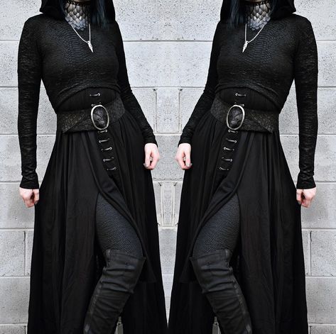 Modern Viking Fashion, Viking Outfit Woman, Viking Outfit, Dragon Aesthetic, Goth Outfit Ideas, Strega Fashion, Black White Outfit, Night Fury, Alternative Outfits