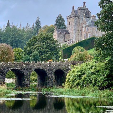 Drummond Castle, Peter Pennoyer, Terraced Gardens, Castle Gardens, Scotland Tours, Scotland Castles, Castle Garden, Walled Garden, Fantasy House