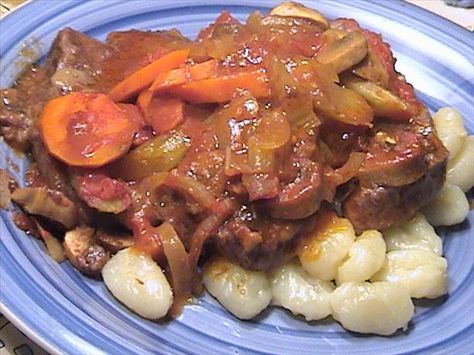 I made this in the pressure cooker, was wonderful!  We didn't mash potatoes, just threw in a bag of small gold potatoes with everything. Swiss Steak Recipes Oven, Baked Swiss Steak, Steak Recipes Oven, Oven Swiss Steak, Swiss Steak Recipe, Swiss Steak Recipes, Oven Bag, Mash Potatoes, Swiss Steak