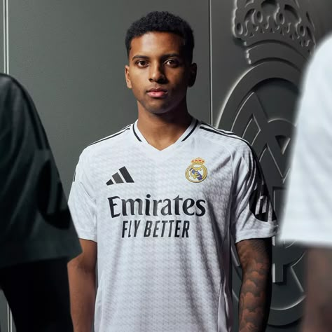 Real Madrid Home Kit, Real Madrid Kit, Football Background, Soccer Photography, Real Madrid Club, Liu Kang, Football Top, Soccer Outfit, Kylian Mbappe