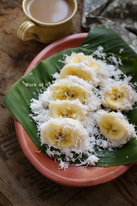 Cooking Tackle Indonesian Desserts, Banana Splits, Bali Food, Coconut Dessert, Traditional Breakfast, Indonesian Cuisine, Thai Dessert, Banana Coconut, Traditional Cakes