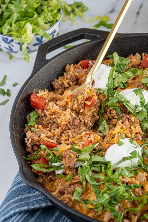 Easy Beef Taco Rice Skillet - The Schmidty Wife Taco Rice Bake, Taco Rice Skillet, Dairy Free Tacos, Taco Rice, Ground Beef Rice, Beef Fajitas, Rice Skillet, Mexican Beef, Beef Rice