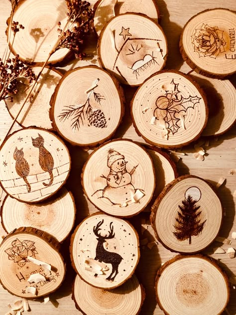 Winter Wood Burning Ideas, Wood Burning Ideas For Christmas, Wood Burning Ideas Patterns Woodburning Christmas Ornament, Pyrography Christmas Ideas, Christmas Ornament Wood Burning, Wood Burning Art Christmas, Wood Burning Ideas Christmas Ornaments, Wood Burn Christmas Ornaments Diy, Pyrography Christmas Decorations