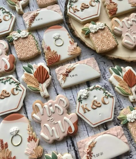 Boho Themed Cookies, Boho Bridal Flowers Bouquets, Western Bridal Shower Cookies, Bridal Shower Themes Boho, Boho Bridal Shower Cookies, Boho Wedding Cookies, Boho Bridal Shower Food, Boho Cookies, Aesthetic Cookies