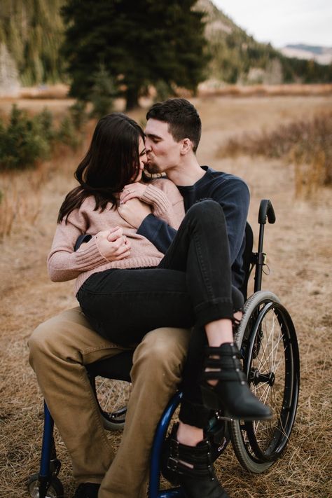 Wheelchair Wedding, Wheelchair Photography, Hug Pose, Baby Announcement Photoshoot, Wheelchair Women, Cute Engagement Photos, Couple Photoshoot Poses, Cute Photography, Couple Photo