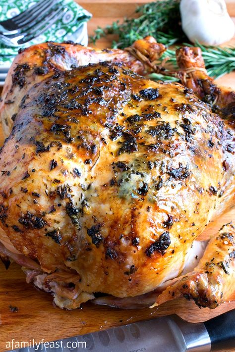 How to make Perfect Herb Roasted Chicken. This is a recipe everyone should have in their collection! Roasted Turkey Recipe, Roast Turkey Recipes, Asian Spices, Oven Roasted Turkey, Herb Roasted Chicken, Easy Oven, Roast Chicken Recipes, Turkey Recipe, Family Feast