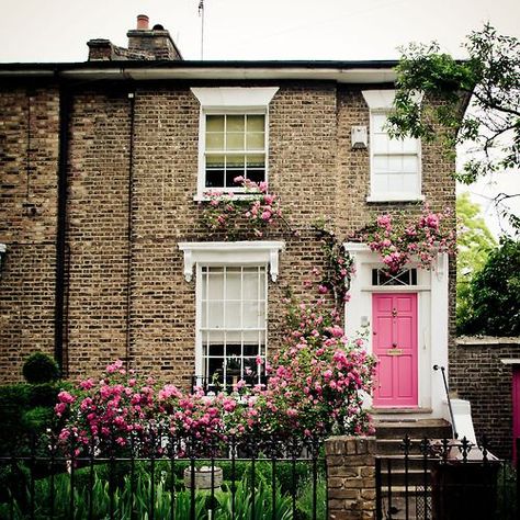 Pink door & roses from How To Choose The Perfect Front Door Colour For Red Brick Houses over on Modern Country Style Pink Doors, House Brick, Pink Front Door, Kerb Appeal, Pink Door, Front Door Colors, Decoration Inspiration, Door Color, Brick House