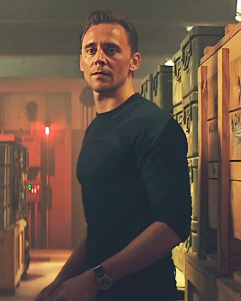 Tom Hiddleston King Kong, Jonathan Pine, James Conrad, King Kong Skull Island, Kong Skull Island, Skull Island, Tom Hiddleston Loki, King Kong, Fav Celebs